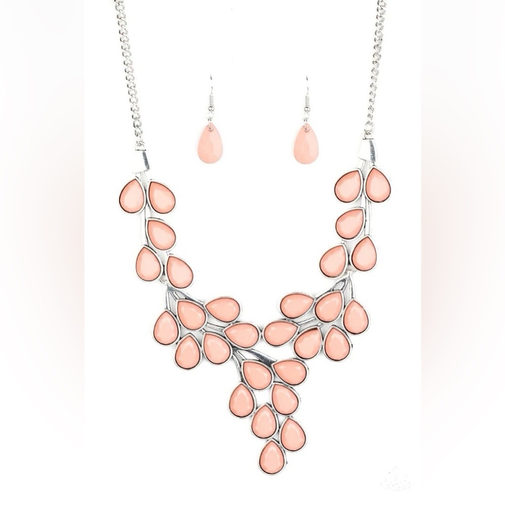 *Short silver and pink (rose) leaf pattern necklace.